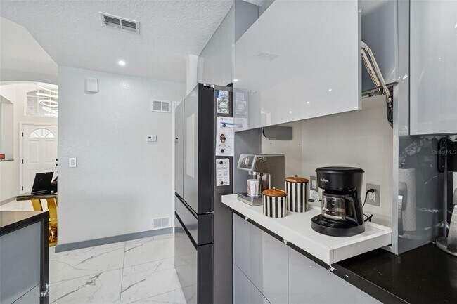 Building Photo - 1062 Greenturf Rd