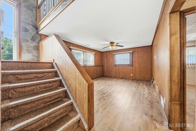 Building Photo - 62 Pinho Ave