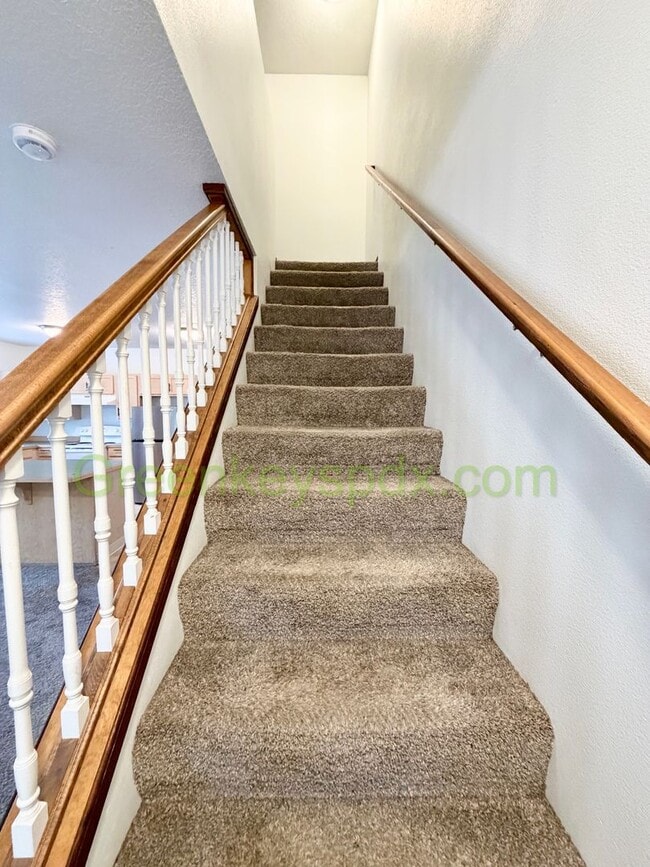 Building Photo - Muliti-level 2 Bedroom 2 Bath Townhouse in St.Johns