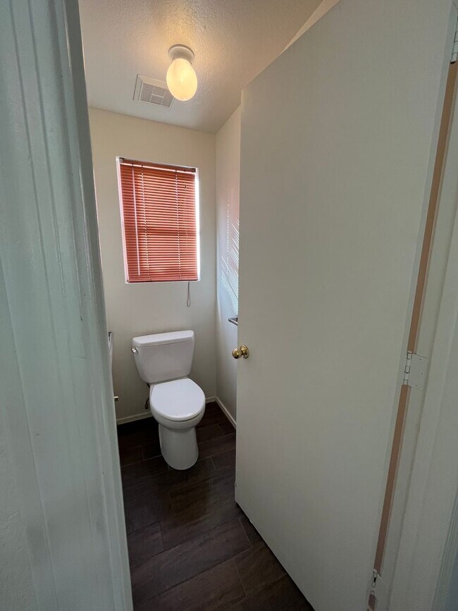 Building Photo - 4 Weeks of Free Rent! - Three bedroom Sing...