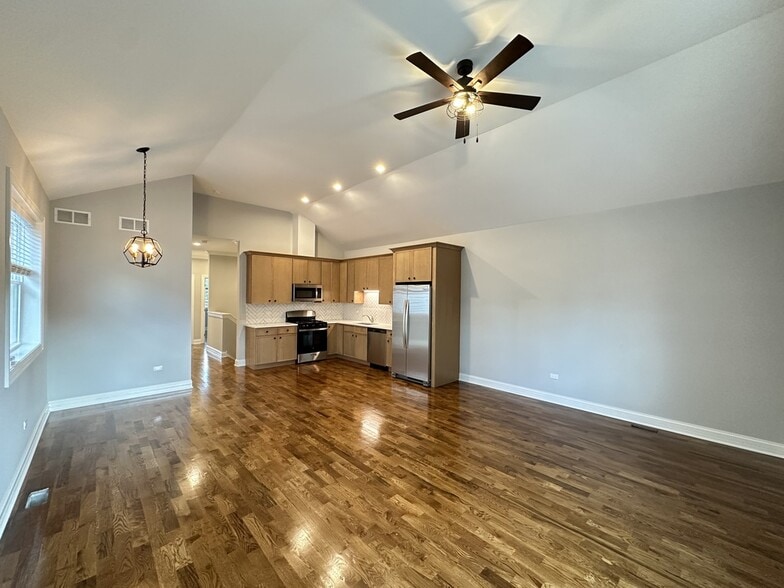 Building Photo - 527 N Springfield Ave