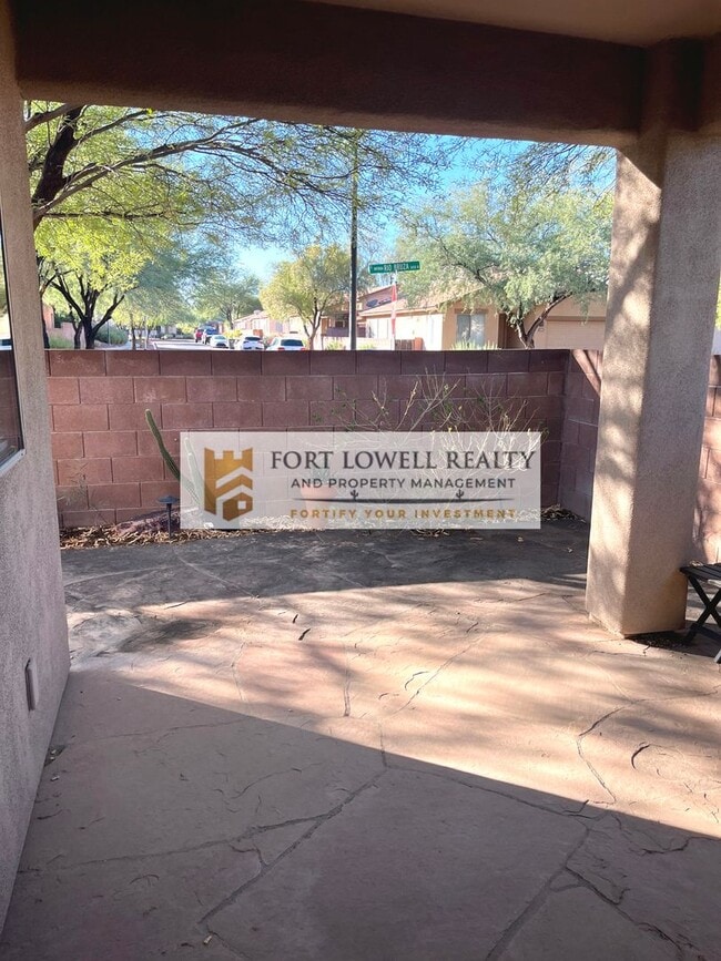 Building Photo - 3/2.5 2 car garage/washer/dryer/private yard