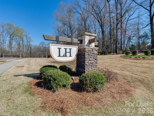 Building Photo - 4009 Woodland View Dr