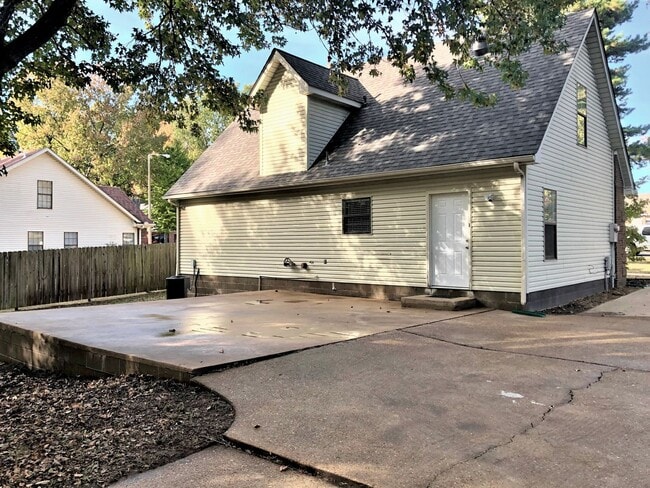 Building Photo - For Rent – 1203 Golfcourse Drive, Jonesboro, AR 72404