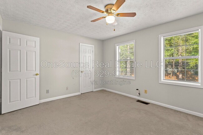 Building Photo - 502 Oakwood Ct
