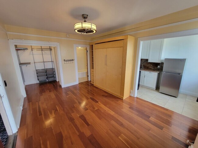 Building Photo - Spacious Studio at the Cooper Arms in the ...