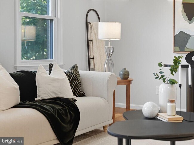 Building Photo - 4512 Sleaford Rd