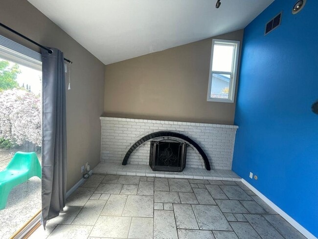 Building Photo - 1877 Camacho Way