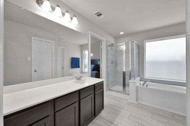 Building Photo - 2233 Forest Chestnut Dr