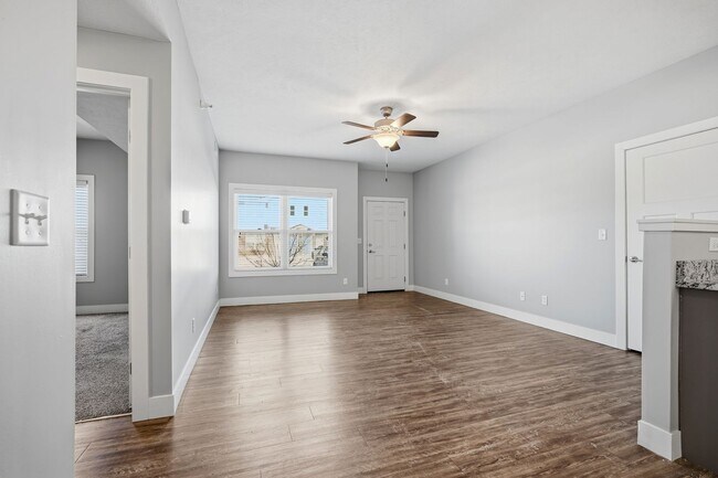 Interior Photo - 1031 Ekstam