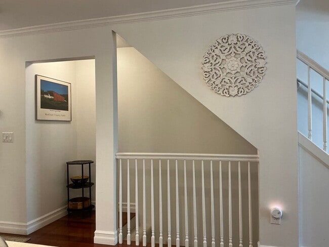 Building Photo - Exceptional 2 bedroom Condo