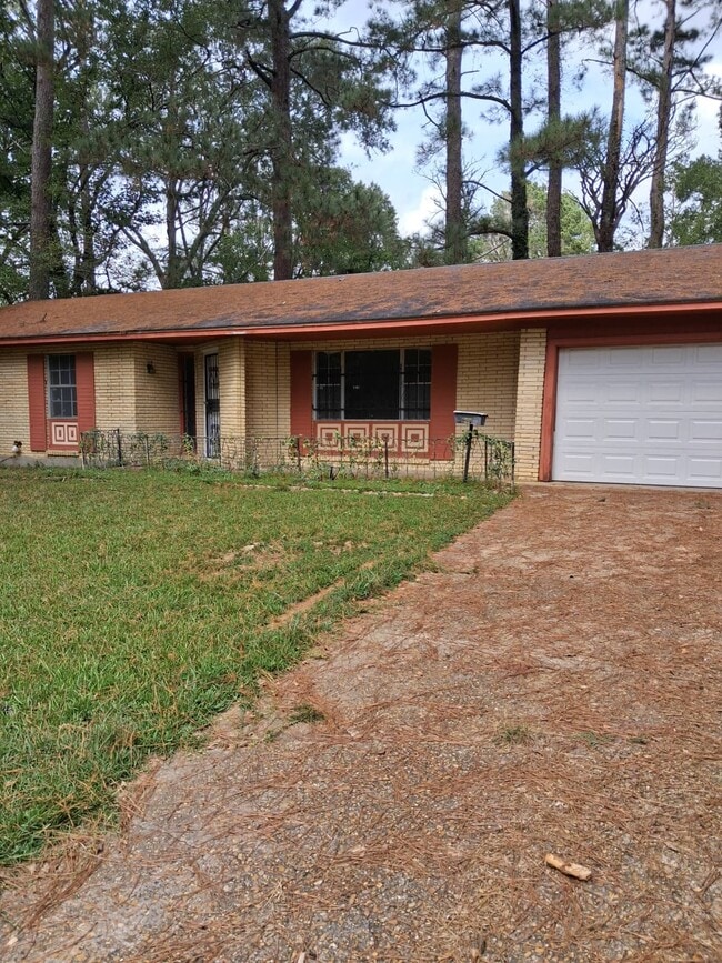 Primary Photo - 1110 Shalimar Dr