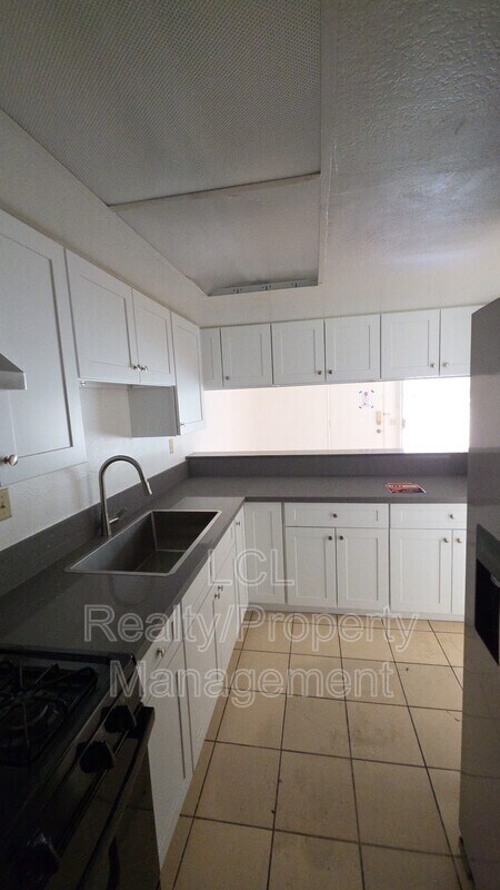 Building Photo - 1452 E 5th St