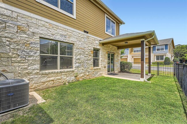 Building Photo - 516 E Slaughter Ln
