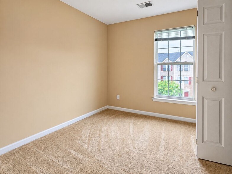 Building Photo - 2527 Banshire Dr