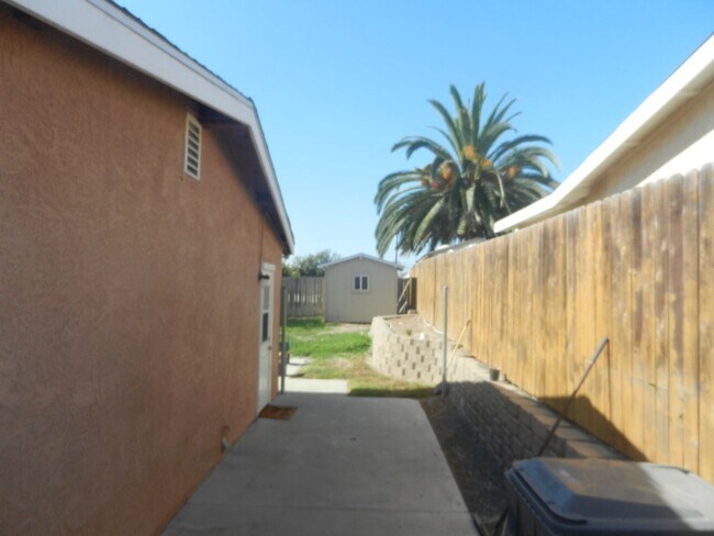 Building Photo - 4189 Thomas St