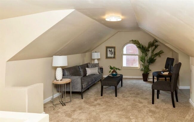 Building Photo - 2141 Seminole St