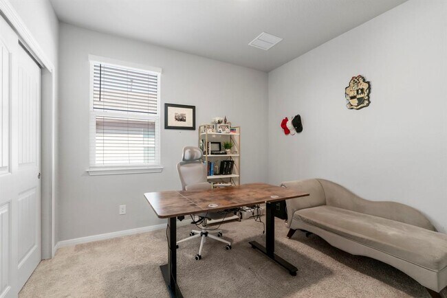 Building Photo - 212 Apache Plum Dr