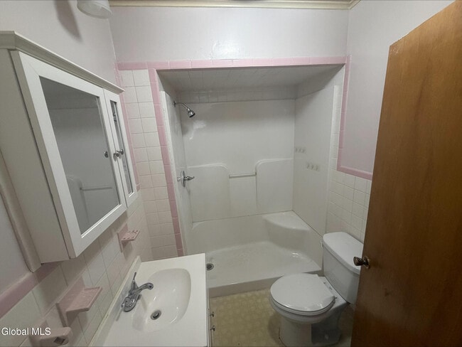 Building Photo - 5 Mockingbird Hill