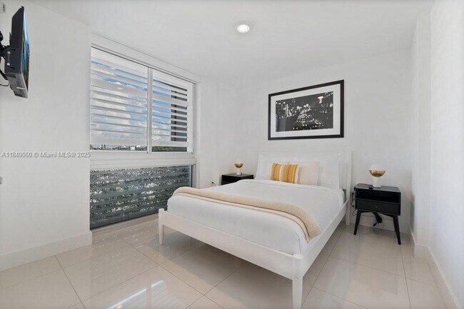 Building Photo - 9261 E Bay Harbor Dr