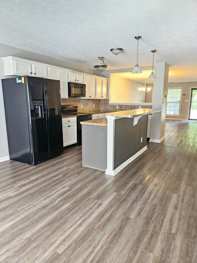 Building Photo - 680 Lucille Dr