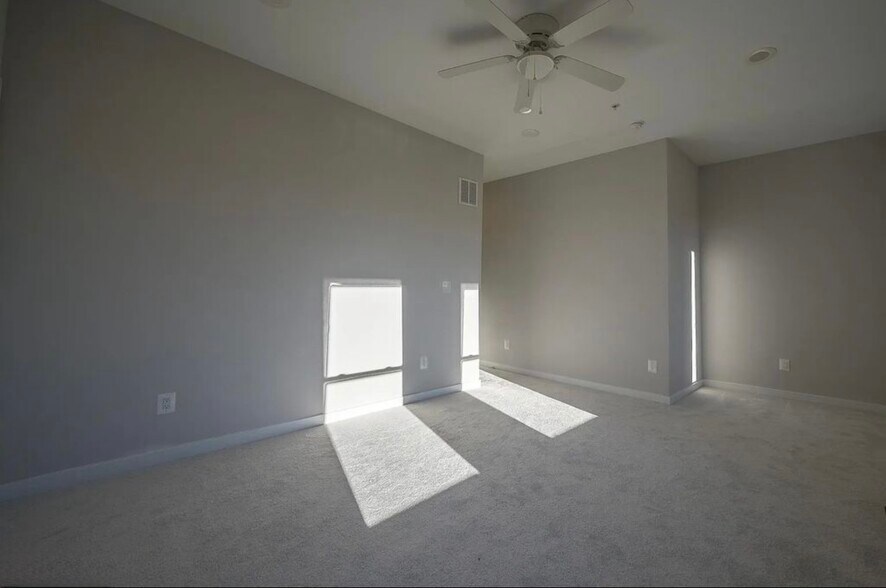 Building Photo - 2505 Burns St SE