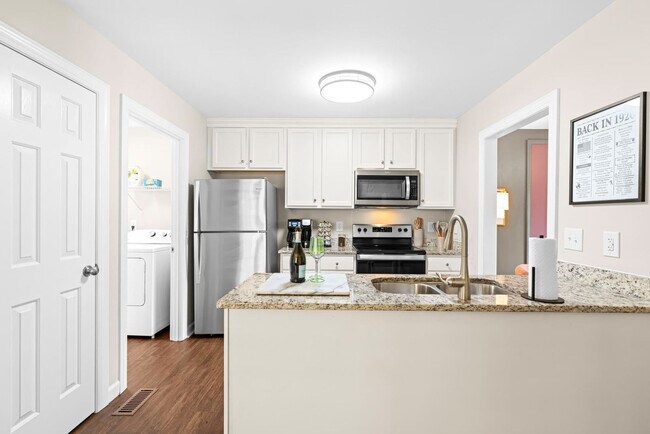 Building Photo - 2400 Hinton St