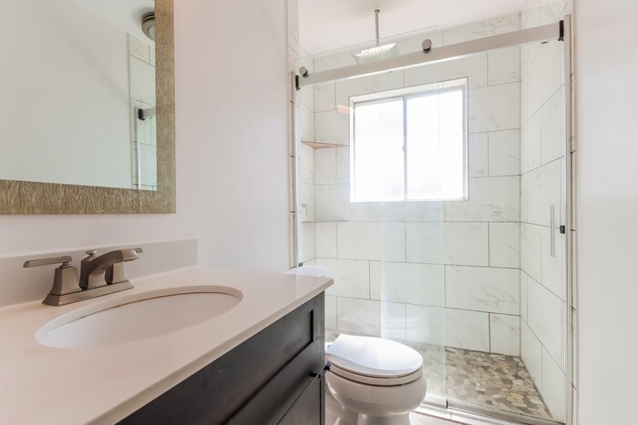 Building Photo - 810 Townley St