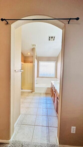 Building Photo - 4826 W Ponderosa Ln