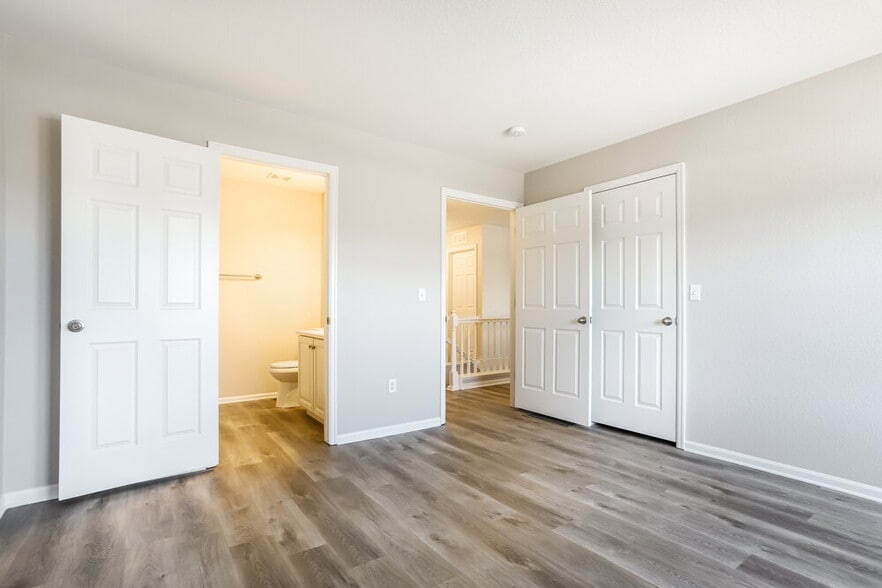 Building Photo - 2235 Coach House Loop