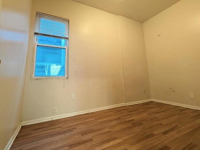 Building Photo - 8125 S Escanaba Ave