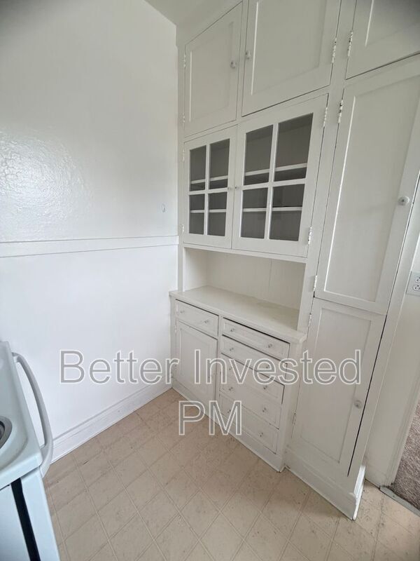 Building Photo - 526 B St