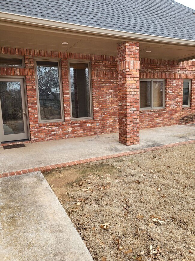 Building Photo - 604 Shadow Grove Ct