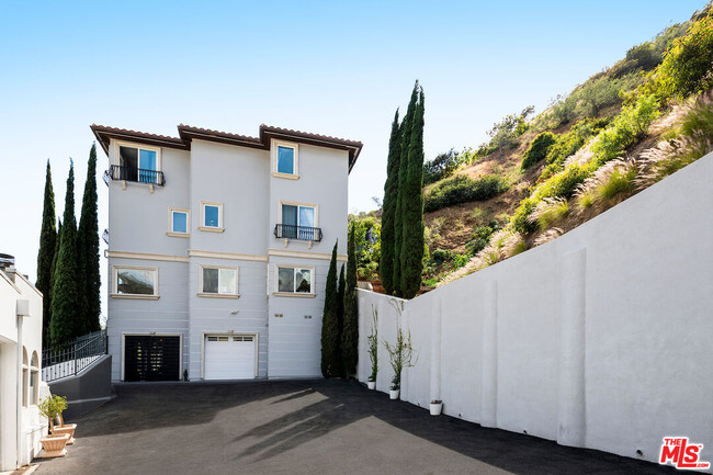 Building Photo - 2063 Wattles Dr