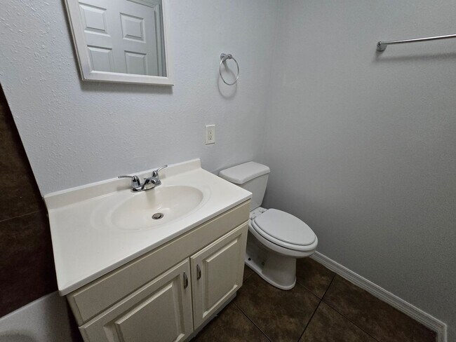 Building Photo - 2147 Dodge Ave