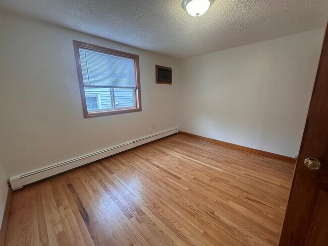 Building Photo - 253 Elm St