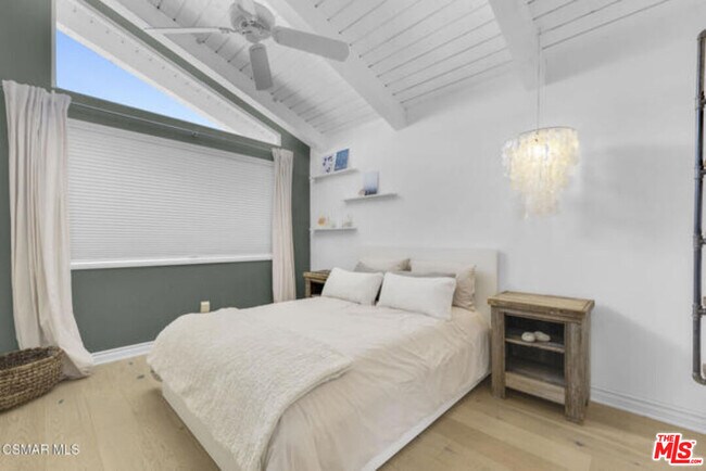 Building Photo - 987 Brookview Ave