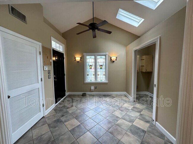 Building Photo - 204 Woodside Ave