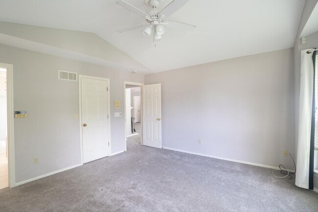 Building Photo - 16944 Hickory Crest Dr