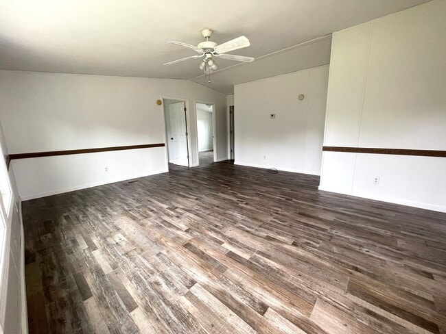 Building Photo - 3 Bed 2 Bath Home For Rent Outside of Bowling Green, MO