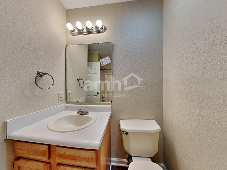 Building Photo - 9017 Stonewall Dr