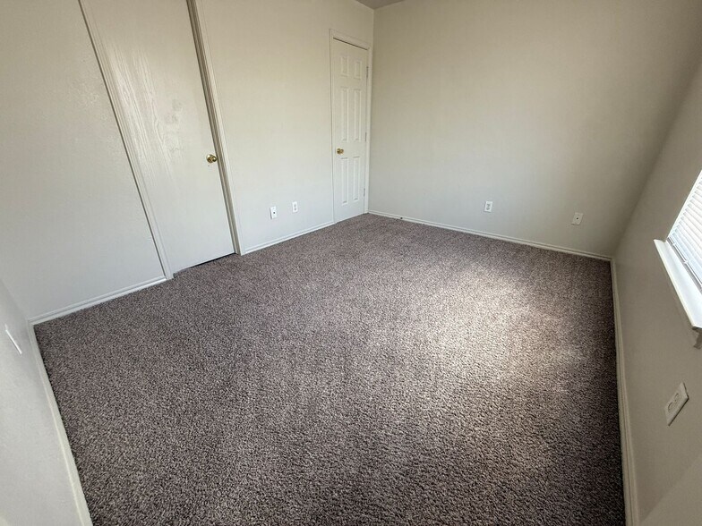 Building Photo - 403 Creek St