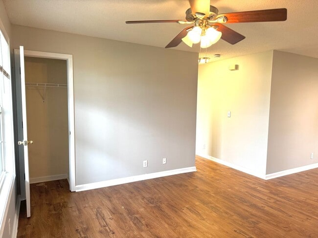 Building Photo - 3 bedroom in Oak Grove