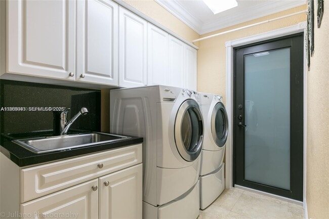 Building Photo - 19701 W Oakmont Dr