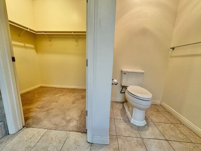 Building Photo - AMAZING ONE BEDROOM CONDO CENTRALLY LOCATED IN THE HEART OF LAS VEGAS