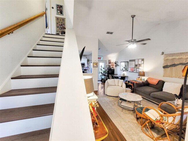 Building Photo - 1015 E Yager Ln