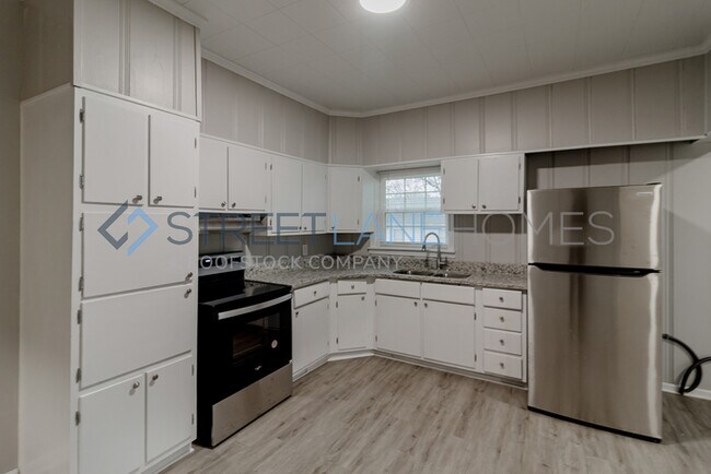 Building Photo - 250 Off First Full Month