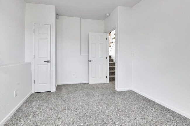 Building Photo - $2,795, 3-bed, 2-bath, located in Denver.