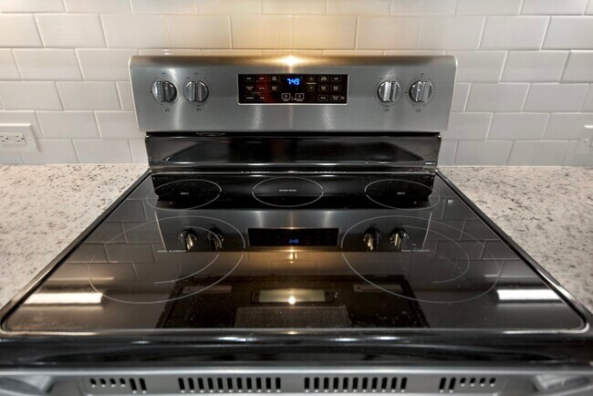 Building Photo - 28243 Chalet Park Dr