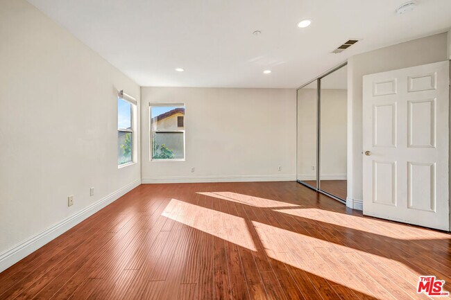 Building Photo - 12440 La Cresta Way